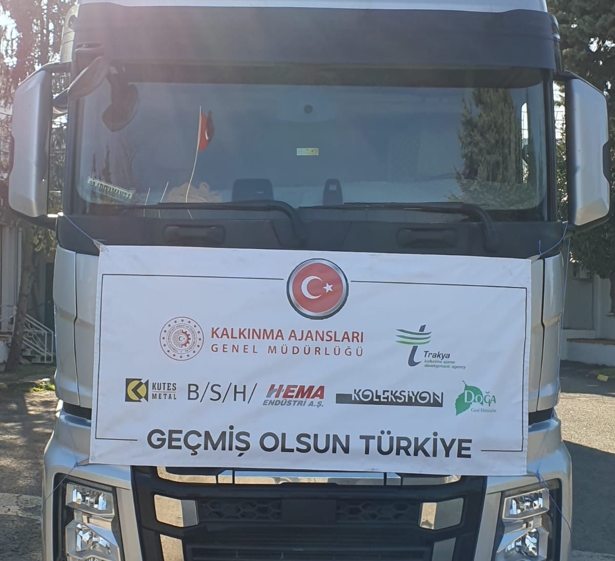 Deprem bölgesine yardımlara devam ediyoruz!